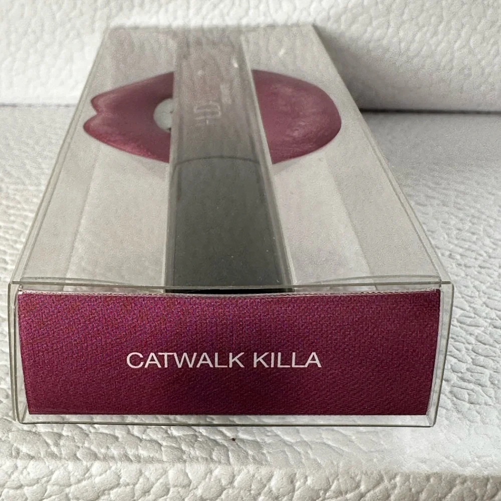🆕 HUDA BEAUTY Liquid Matte Transfer-proof Lipstick in Catwalk Killa NIB